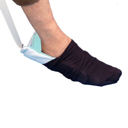 Strømpepåtager med frotté på ydersiden og nylon på indersiden, designet til nemt at få strømper på. Den er blå/hvid, ca. 25 cm lang, og kan håndvaskes.