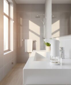 1 stk. fritstående håndfri automatisk spritdispenser placeret på en plan overflade, der viser den moderne sensor og det stilrene hvide design til effektiv hånddesinfektion.